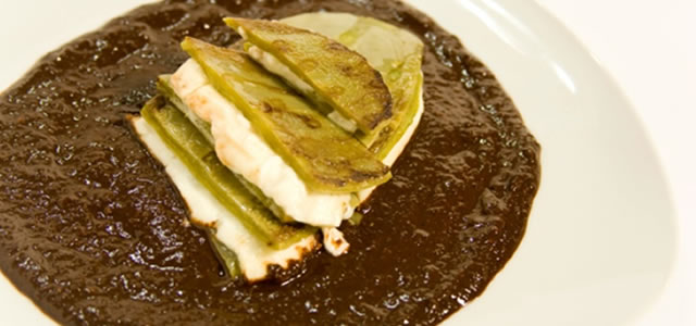 Nopal with Cheese and Mole   
